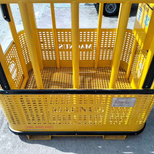Man-Basket with roof