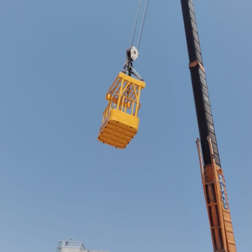Insulated Man-Basket with roof