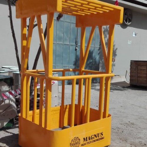 Insulated Man-Basket with roof