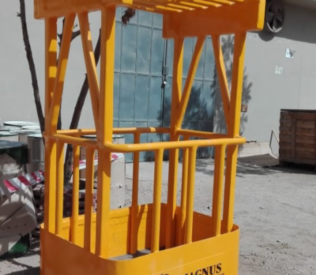 Insulated Man-Basket with roof